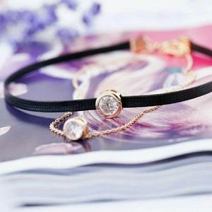 💕🎀 Leather and Gold Pendent Chocker